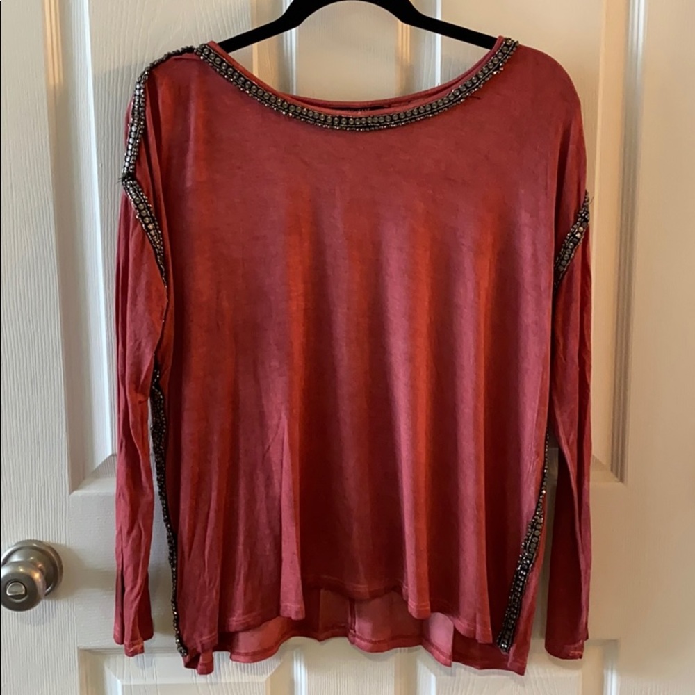 Distressed long sleeve tee with beaded seams
